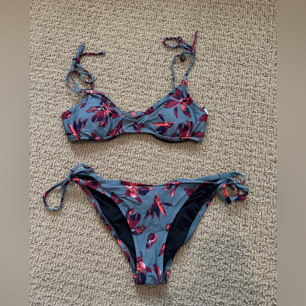 Madewell Hipster String Bikini Top (M) & Bottom (L) in Winter Orchid